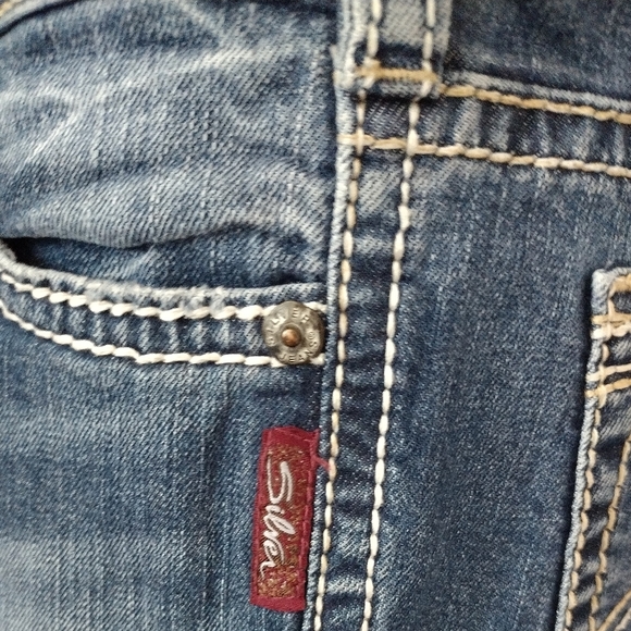 Silver Frances Capri Jeans. Size 30. - Picture 6 of 15